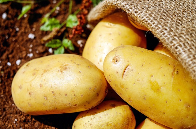 potatoes-1585060_640